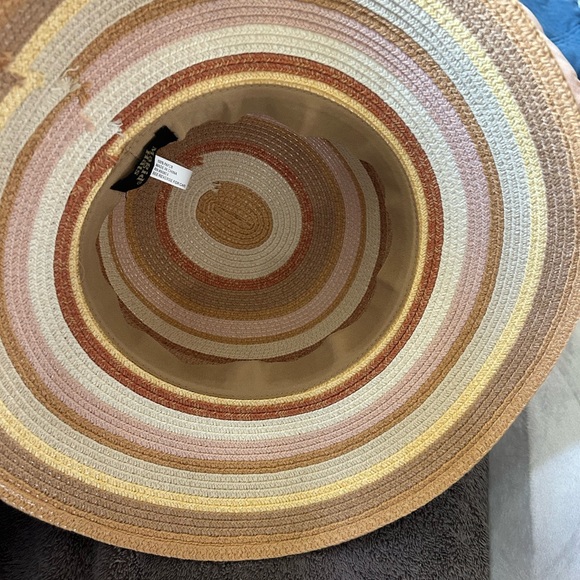 Toast Sun Hat with neutral colors - Picture 14 of 16